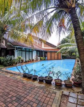 Rumah Cantik dan Asri Nuansa Villa di Jagakatsa Jakarta