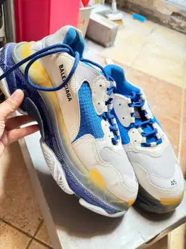 Sepatu Balenciaga