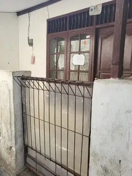 Disewakan rumah di Asembaris Tebet
