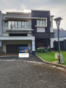 Di jual rumah 2 lantai ada kolam renang di Raffles hills