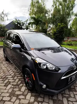 Toyota Sienta V MT 2017
