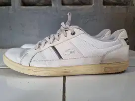 sepatu brand lacoste