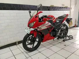 Dijual cbr150r 2014 lengkap siap pakai
