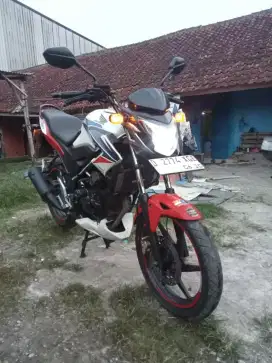 DIJUAL Motor Honda CB 150 R Streetfire 2015