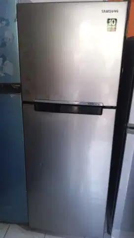 Kulkas seken 2 pintu inveter