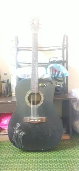 Di jual gitar bekas