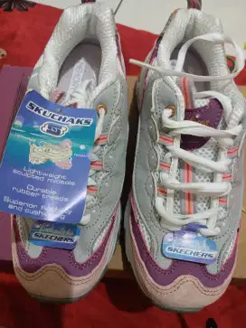 Sepatu sneakers skechers