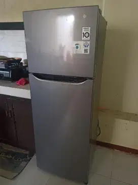 Kulkas LG second seperti BARU