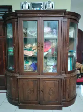 Di jual lemari kayu jati