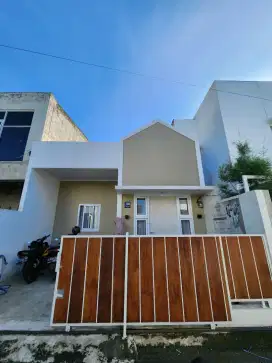 Disewakan Rumah 1,5 Lantai Lokasi Strategis Cigadung