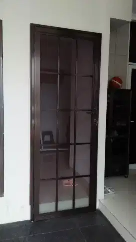 Pintu anti nyamuk