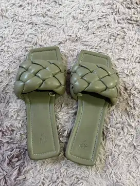 Sendal merk hnm uk 37