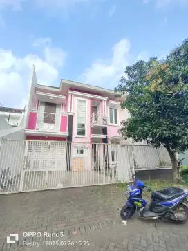 Strategis! Rumah Araya Golf Blok Depan