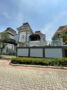 Dijual vila mewah sekali 2LT berikut isinya lokasii kota bunga Cipanas