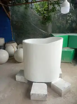 bathtub terrazzo duduk cat putih polos