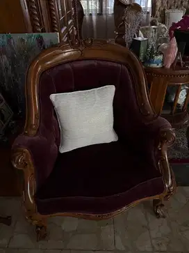 Kursi jati warna ungu maroon