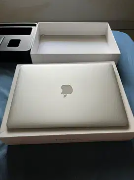 MacBook Air 13” 2017 - Fullset Bekas