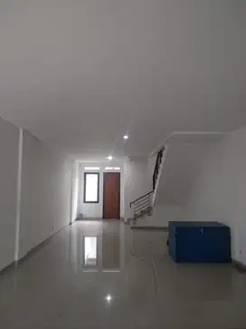JUAL CEPAT Ruko bagus 3 lantai siap huni SHM di Batununggal