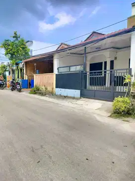 Dijual Rumah Villa Diamond Tiban bangunan 1,5 lantai siap renovasi.