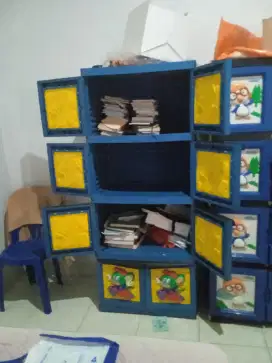 Lemari bekas anak anak anak