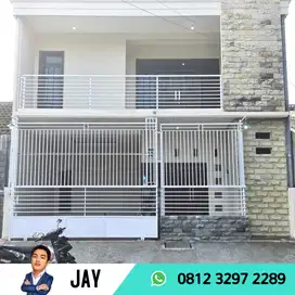 Dijual Rumah Minimalis Modern 2 Lantai Pinggir Jalan Utama Perum dekat
