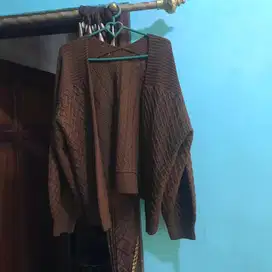 Blazer rajut warna coklat