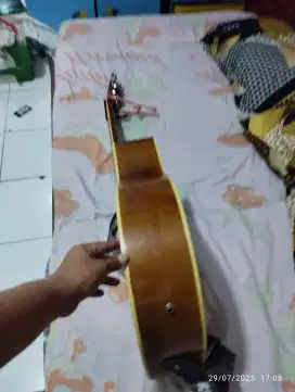 Dijual Gitar Taylor akustik