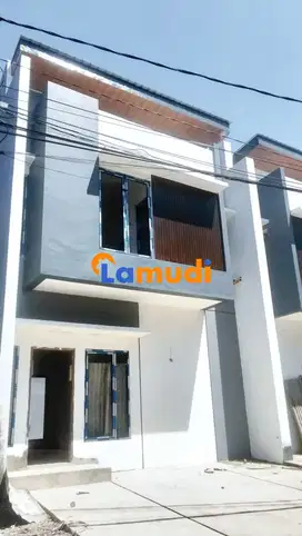 RUMAH 2 LANTAI DKT KAMPUS UNM PETTARANI DAN UNSIMUH ALAUDDIN