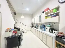 Dhyana rumah uk 4.5x15m bangunan bagus 3 lantai di komplek jelambar