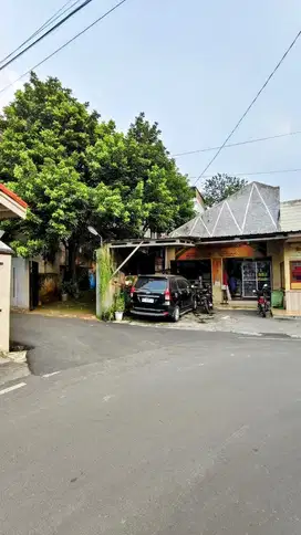 Dijual Rumah Second 2 Lantai Siap Huni di Lokasi Strategis Kramat Jati