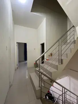DIJUAL TOWNHOUSE  JL TUBA IV KOMPLEK DE CASTILLO RESIDENCE
