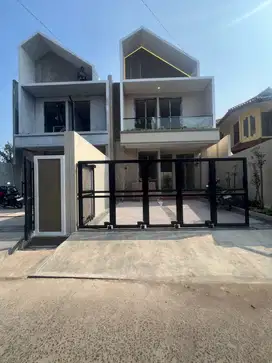 Rumah baru 2 lantai mewah,tanah luas bebas banjir toll jatibening