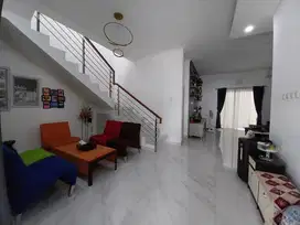 DIJUAL. RUMAH MEWAH KULDESAK DI CLUSTER BARU KOTA WISATA, SIAP HUNI