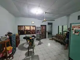 DHYANA RUMAH JELAMBAR UK 8x15m BANGUNAN 2 LANTAI LOKASI BAGUS