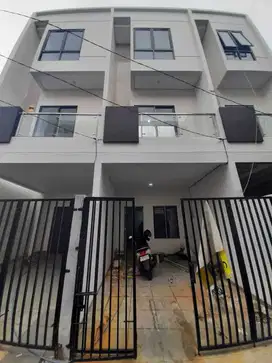 Dhyana rumah baru 3 lantai uk 4x11m hadap selatan di tanjung duren