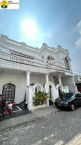 330. Dijual Rumah 2,5 Lantai + 4 Kios Hoek di Cikarang Barat Kab Bekas