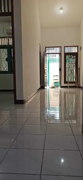 Dhyana rumah jelambar uk 5x16.5 plafon tinggi lokasi bagus