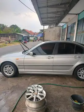 BMW 318i 2003 Bensin