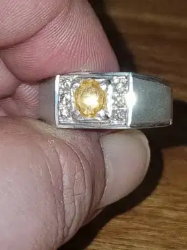 cincin minimalis yellow sapphire dan berlian