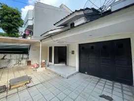 Dhyana rumah jelambar 2 lantai uk 9x20m lokasi dalam komplek dutamas