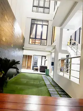 Sewa Rumah 4 Lantai Dengan Mezzanine di Kemang Furnished