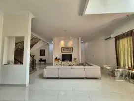Hadap Selatan Rumah Elang Laut Pik Luas 440 m2