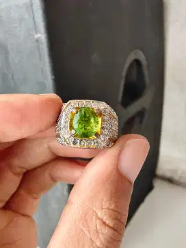 Natural Peridot 2.71crt Kristal Luster Enak Gemericik
Sudah Memo WGL