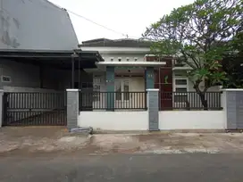 Disewakan rumah full isi cluster elit