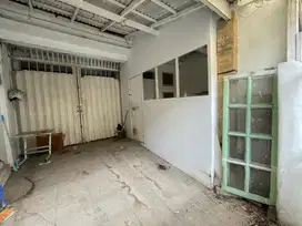 Dhyana rumah strategis uk 5.5x17m lokasi cocok usaha di jelambar