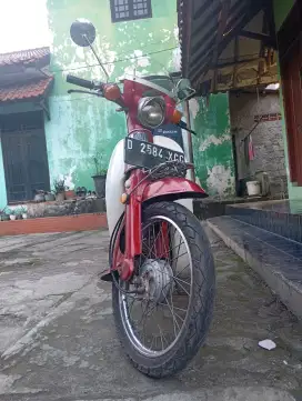 Honda C70 1975 Merah