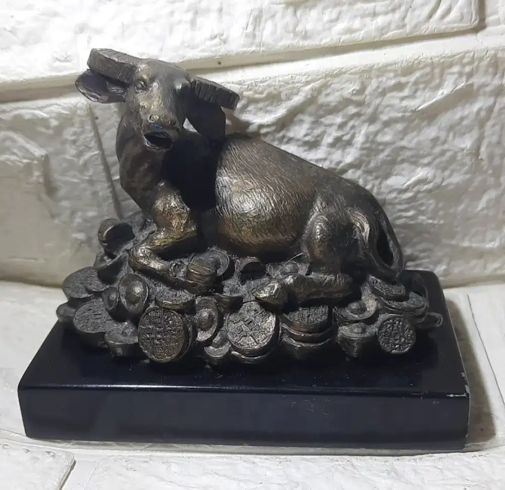 Pajangan kerbau china