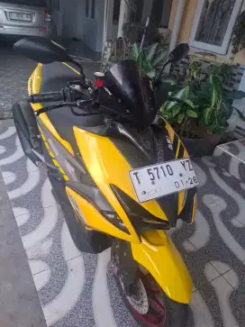 Yamaha Aerox yellow