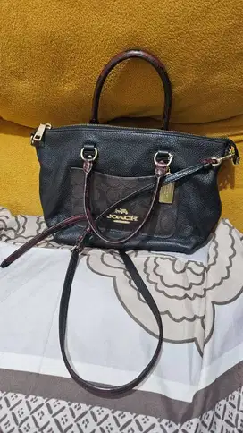 Tas Coach Hitam