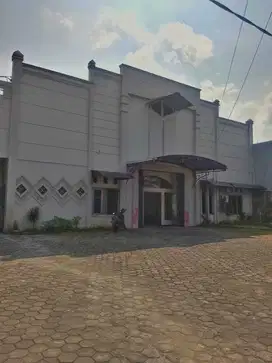 Gudang Dan kantor Dolog Wolter monginsidi Semarang timur